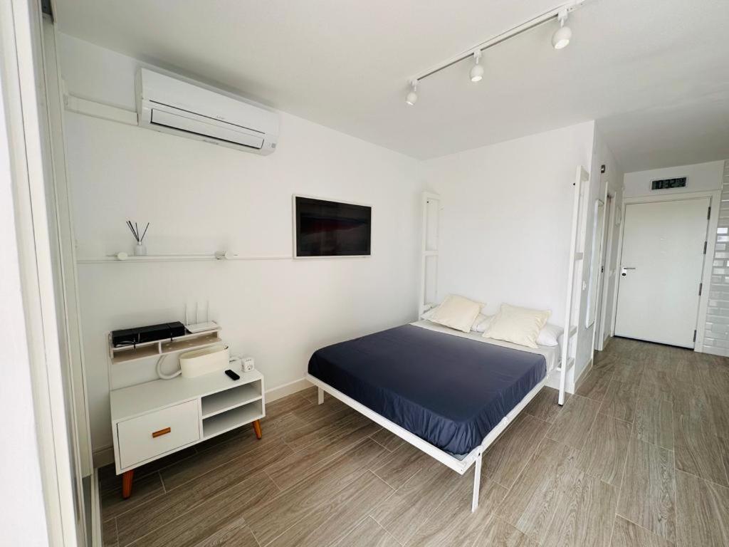 Modern White Studio เบนัลมาเดนา ภายนอก รูปภาพ