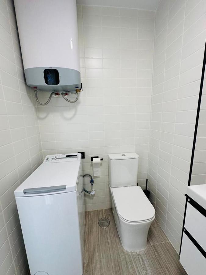 Modern White Studio เบนัลมาเดนา ภายนอก รูปภาพ
